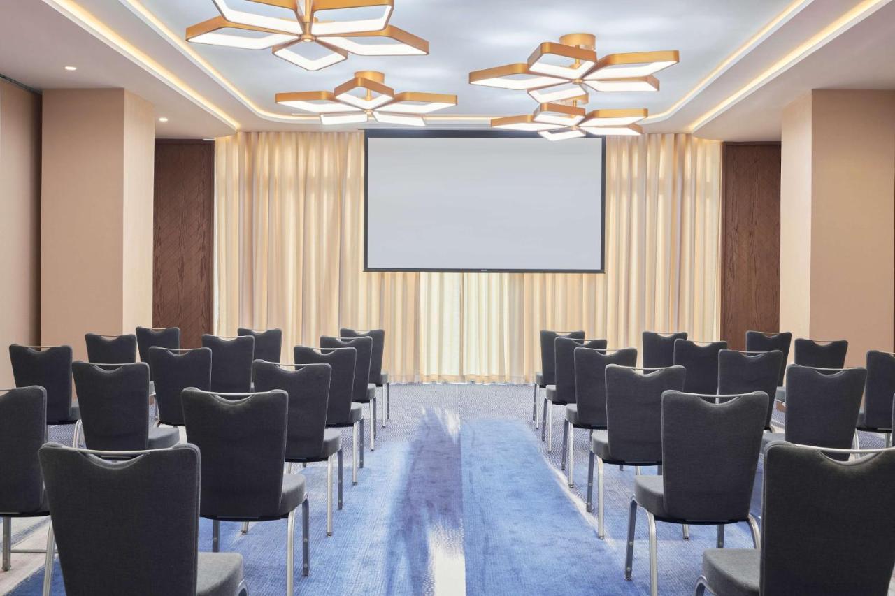 Radisson Blu Hotel Riyadh Convention And Exhibition Center ภายนอก รูปภาพ Meeting room