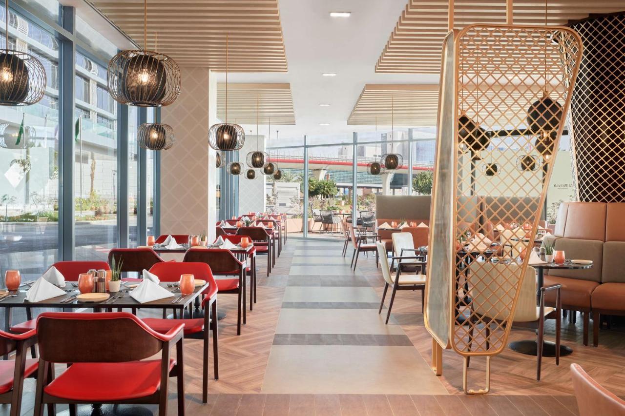 Radisson Blu Hotel Riyadh Convention And Exhibition Center ภายนอก รูปภาพ The restaurant