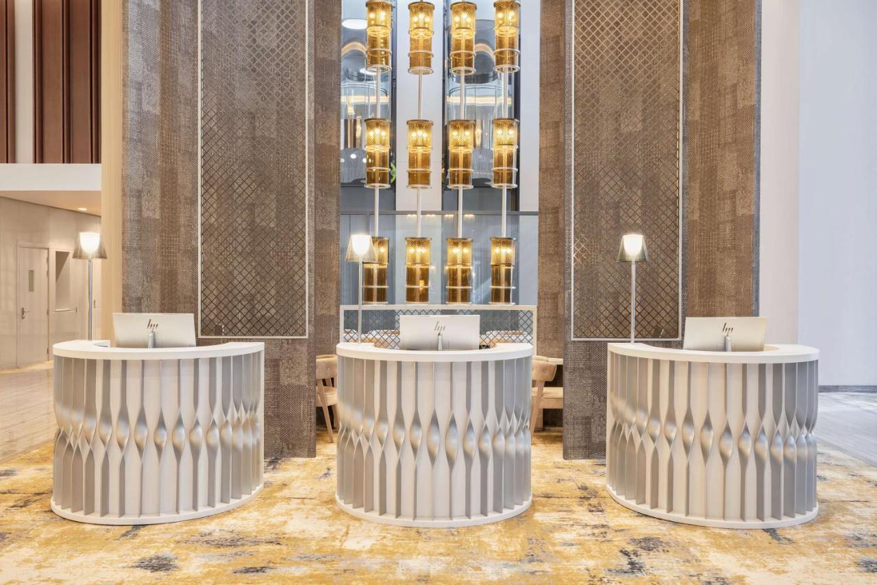 Radisson Blu Hotel Riyadh Convention And Exhibition Center ภายนอก รูปภาพ The hotel's lobby