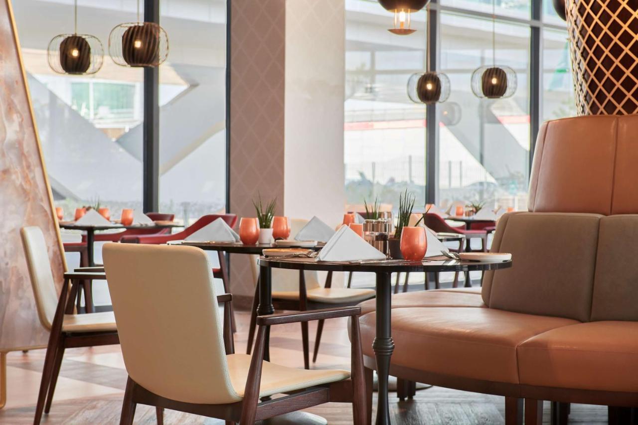 Radisson Blu Hotel Riyadh Convention And Exhibition Center ภายนอก รูปภาพ The restaurant