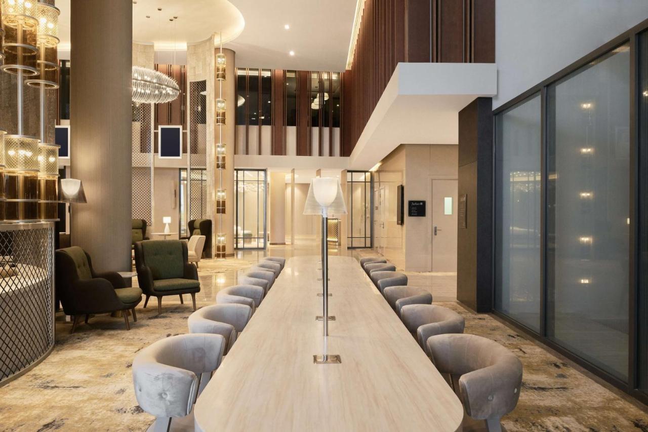 Radisson Blu Hotel Riyadh Convention And Exhibition Center ภายนอก รูปภาพ The lobby of the hotel