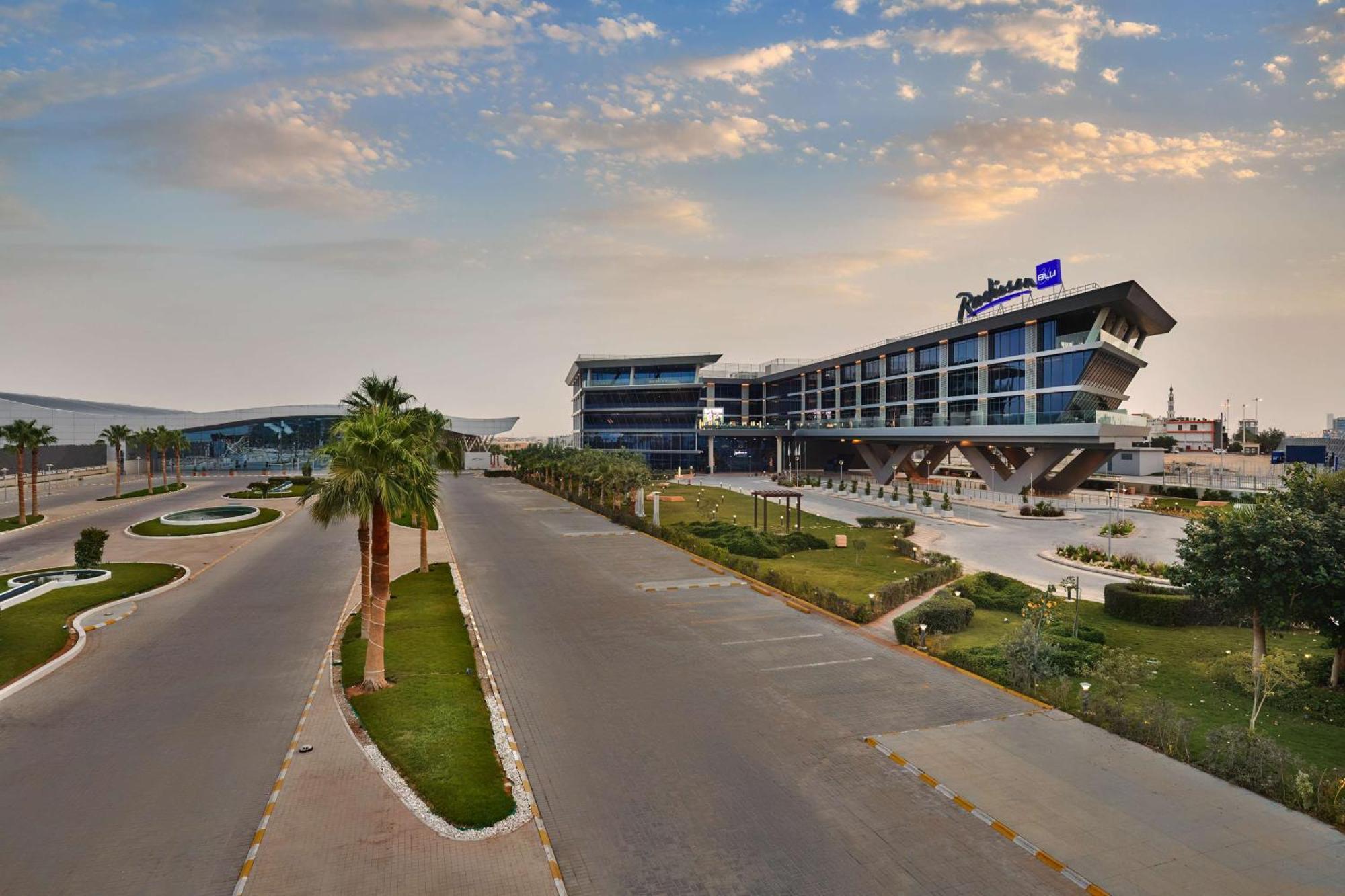 Radisson Blu Hotel Riyadh Convention And Exhibition Center ภายนอก รูปภาพ The terminal
