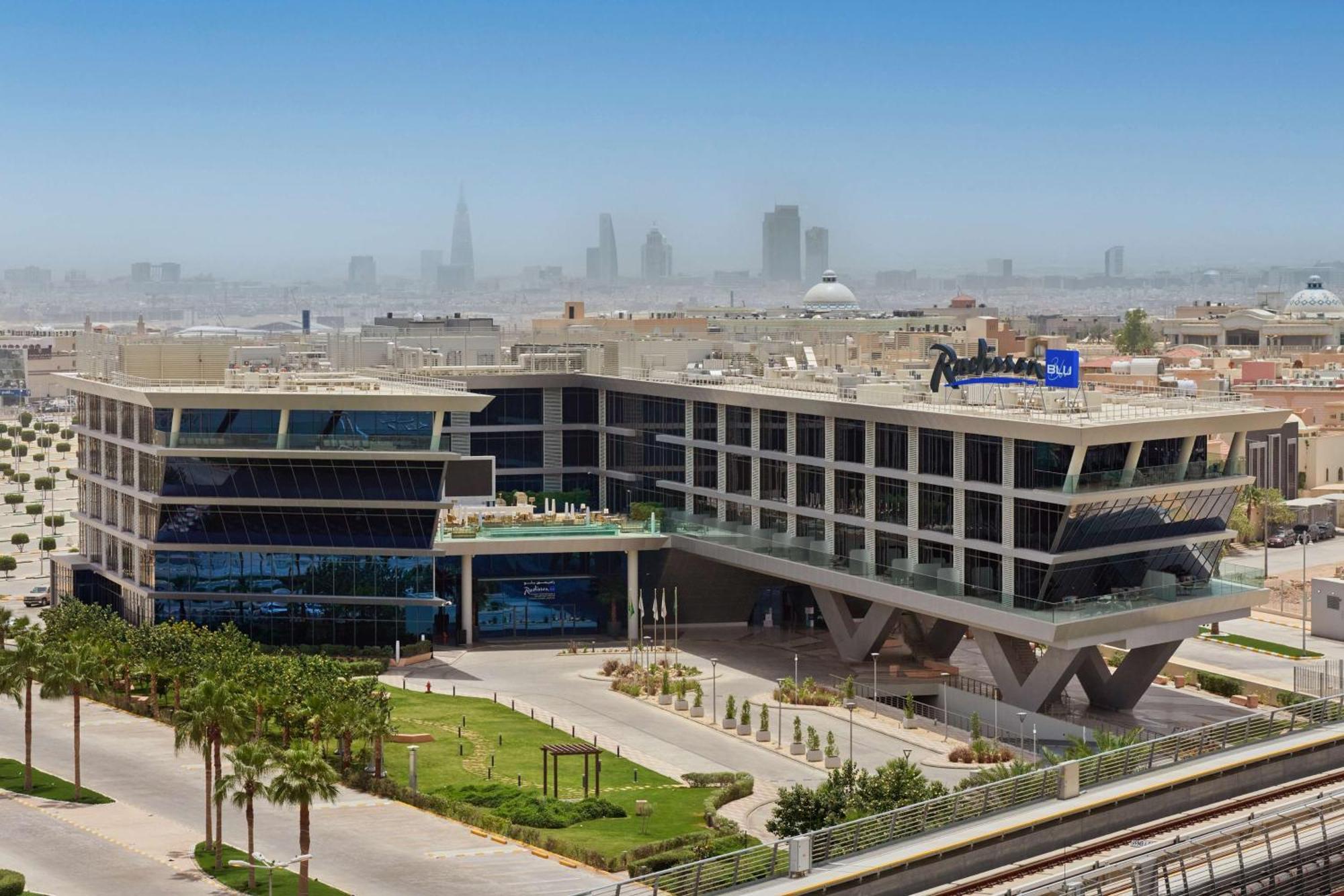 Radisson Blu Hotel Riyadh Convention And Exhibition Center ภายนอก รูปภาพ The American University in Cairo