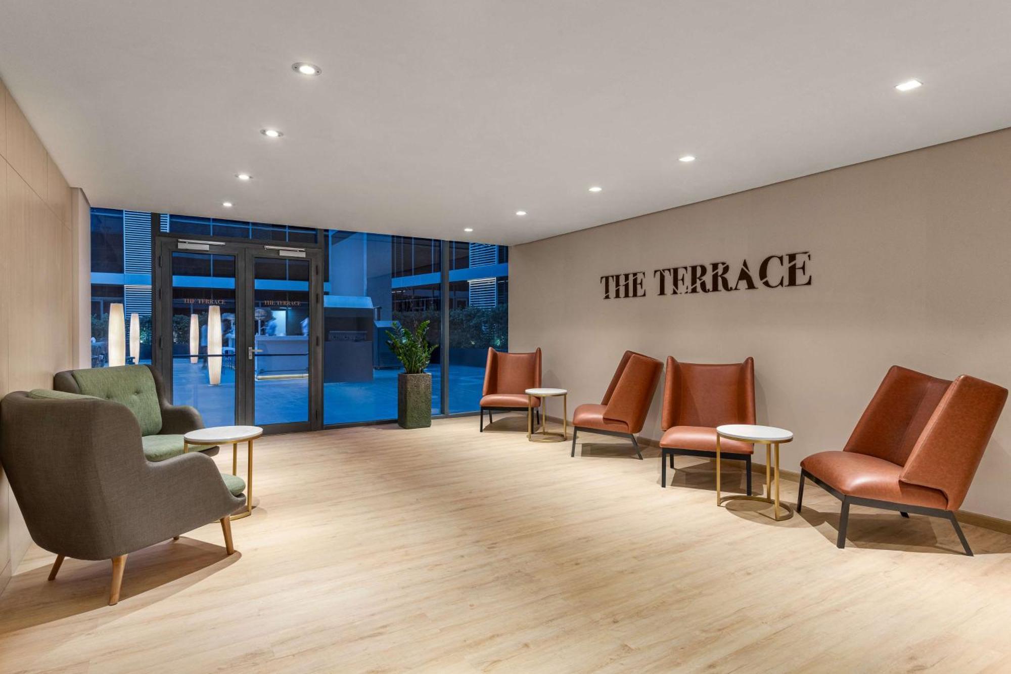 Radisson Blu Hotel Riyadh Convention And Exhibition Center ภายนอก รูปภาพ The Terrace