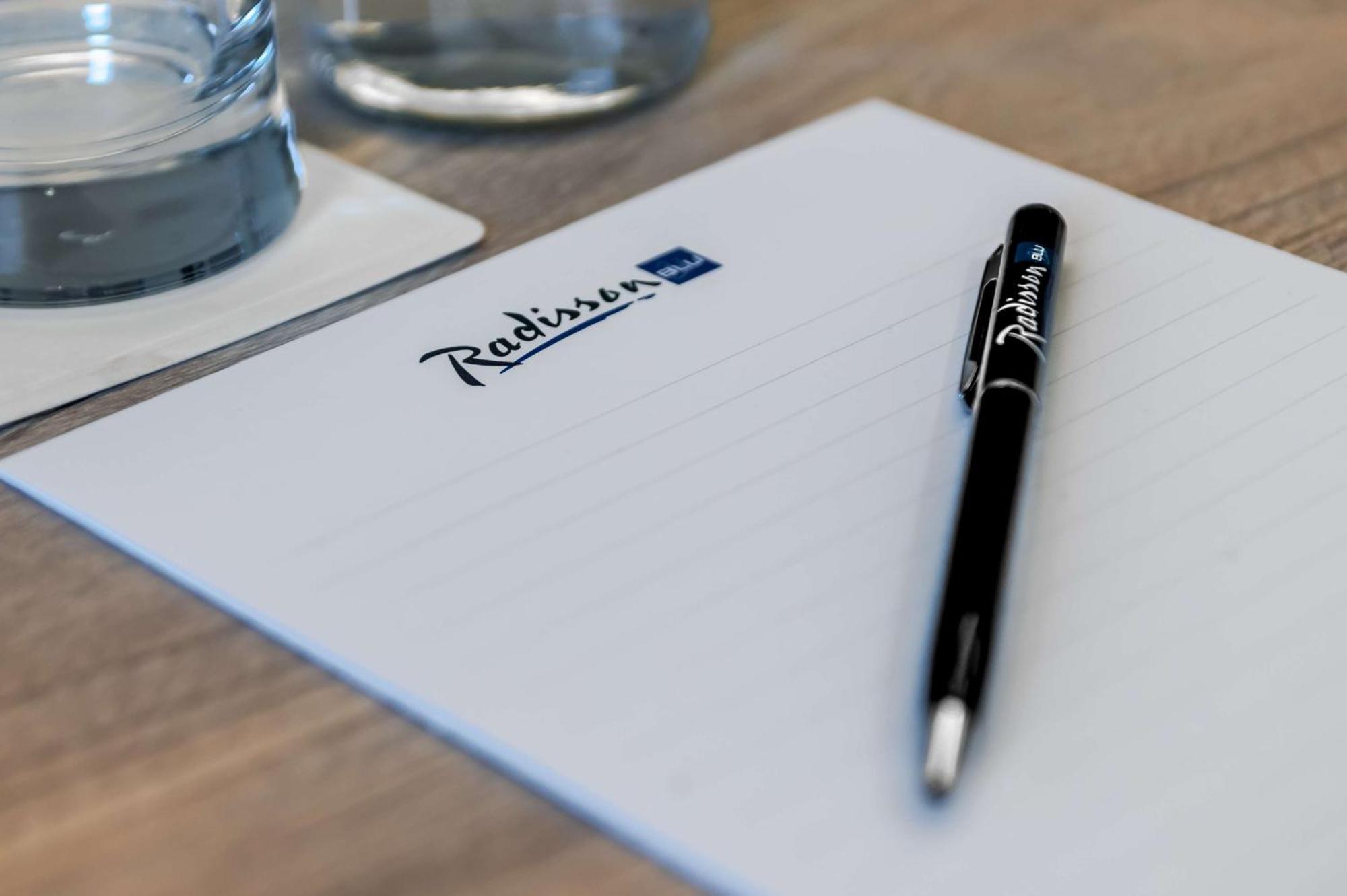 Radisson Blu Hotel Riyadh Convention And Exhibition Center ภายนอก รูปภาพ Radisson stationery