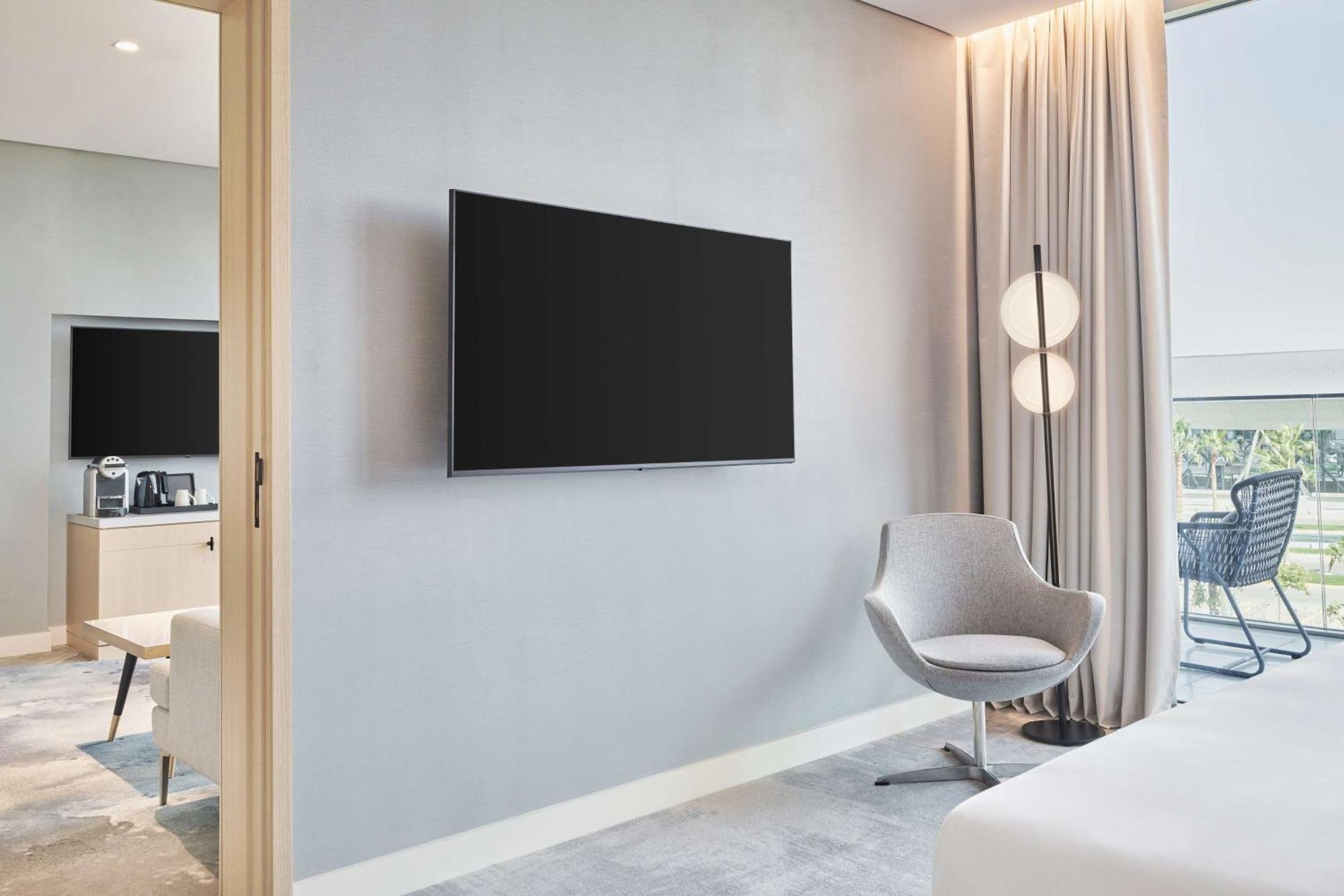 Radisson Blu Hotel Riyadh Convention And Exhibition Center ภายนอก รูปภาพ A wall-mounted television
